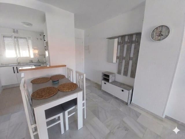 Piso de 2 habitaciones en San Luis de Sabinillas, Manilva en alquiler con piscina - 900 € (Ref: 9893198)
