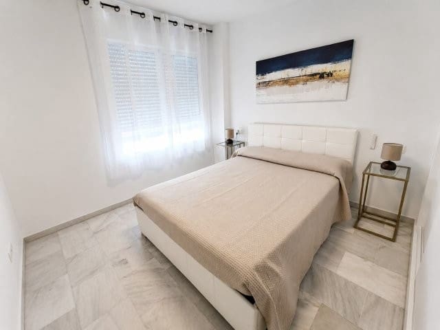 Piso de 2 habitaciones en San Luis de Sabinillas en alquiler con piscina - 900 € (Ref: 9893198)