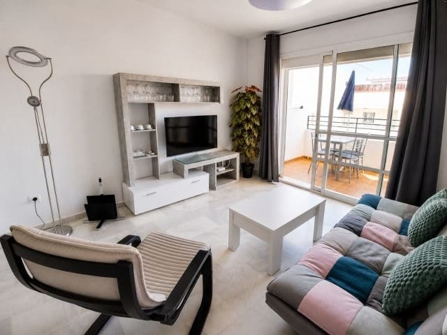 Piso de 2 habitaciones en San Luis de Sabinillas en alquiler con piscina - 900 € (Ref: 9893198)