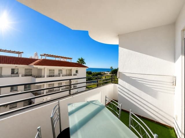 Piso de 2 habitaciones en San Luis de Sabinillas, Manilva en alquiler con piscina - 900 € (Ref: 9893198)