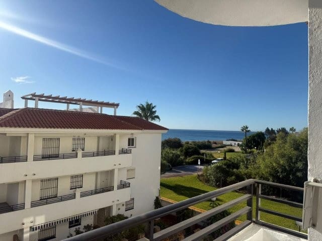 Piso de 2 habitaciones en San Luis de Sabinillas, Manilva en alquiler con piscina - 900 € (Ref: 9893198)