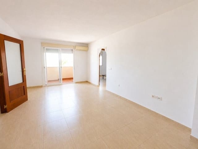 Piso de 2 habitaciones en San Luis de Sabinillas en venta con piscina garaje - 244.000 € (Ref: 9926448)