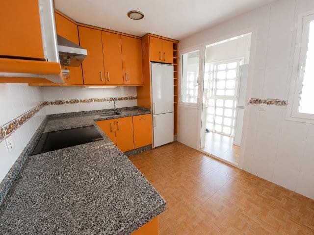 Piso de 2 habitaciones en San Luis de Sabinillas en venta con piscina garaje - 244.000 € (Ref: 9926448)
