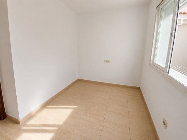 Piso de 2 habitaciones en San Luis de Sabinillas en venta con piscina garaje - 244.000 € (Ref: 9926448)