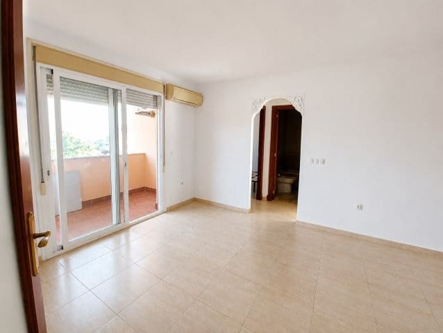 Piso de 2 habitaciones en San Luis de Sabinillas en venta con piscina garaje - 244.000 € (Ref: 9926448)