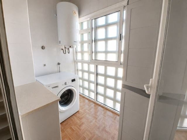 Piso de 2 habitaciones en San Luis de Sabinillas en venta con piscina garaje - 244.000 € (Ref: 9926448)