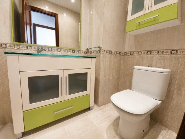 Piso de 2 habitaciones en San Luis de Sabinillas en venta con piscina garaje - 244.000 € (Ref: 9926448)