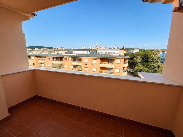 Piso de 2 habitaciones en San Luis de Sabinillas en venta con piscina garaje - 244.000 € (Ref: 9926448)