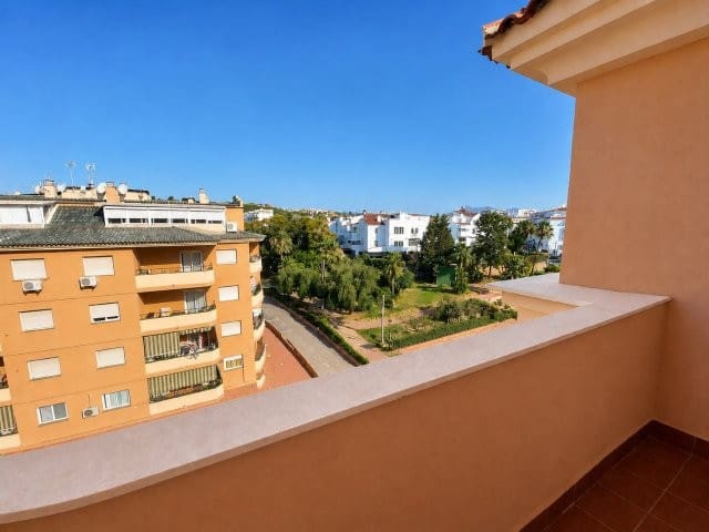 Piso de 2 habitaciones en San Luis de Sabinillas en venta con piscina garaje - 244.000 € (Ref: 9926448)