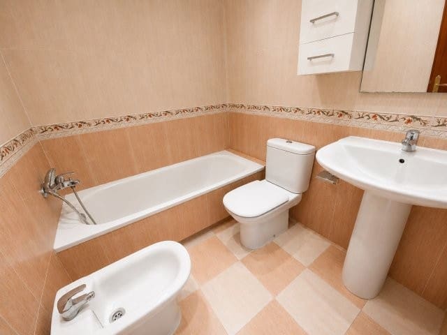 Piso de 2 habitaciones en San Luis de Sabinillas, Manilva en venta con piscina garaje - 244.000 € (Ref: 9926448)