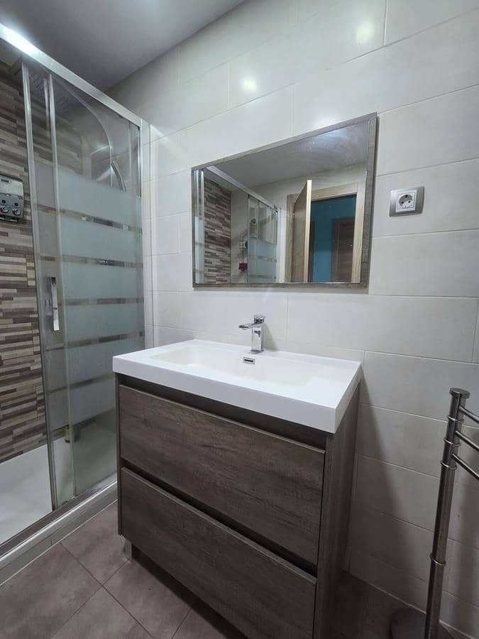Appartement de 3 chambres à louer à Malaga ville avec garage - 1 300 € (Ref: 9928312)