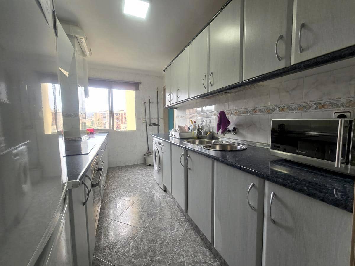 Appartement de 3 chambres à louer à Malaga ville avec garage - 1 300 € (Ref: 9928312)