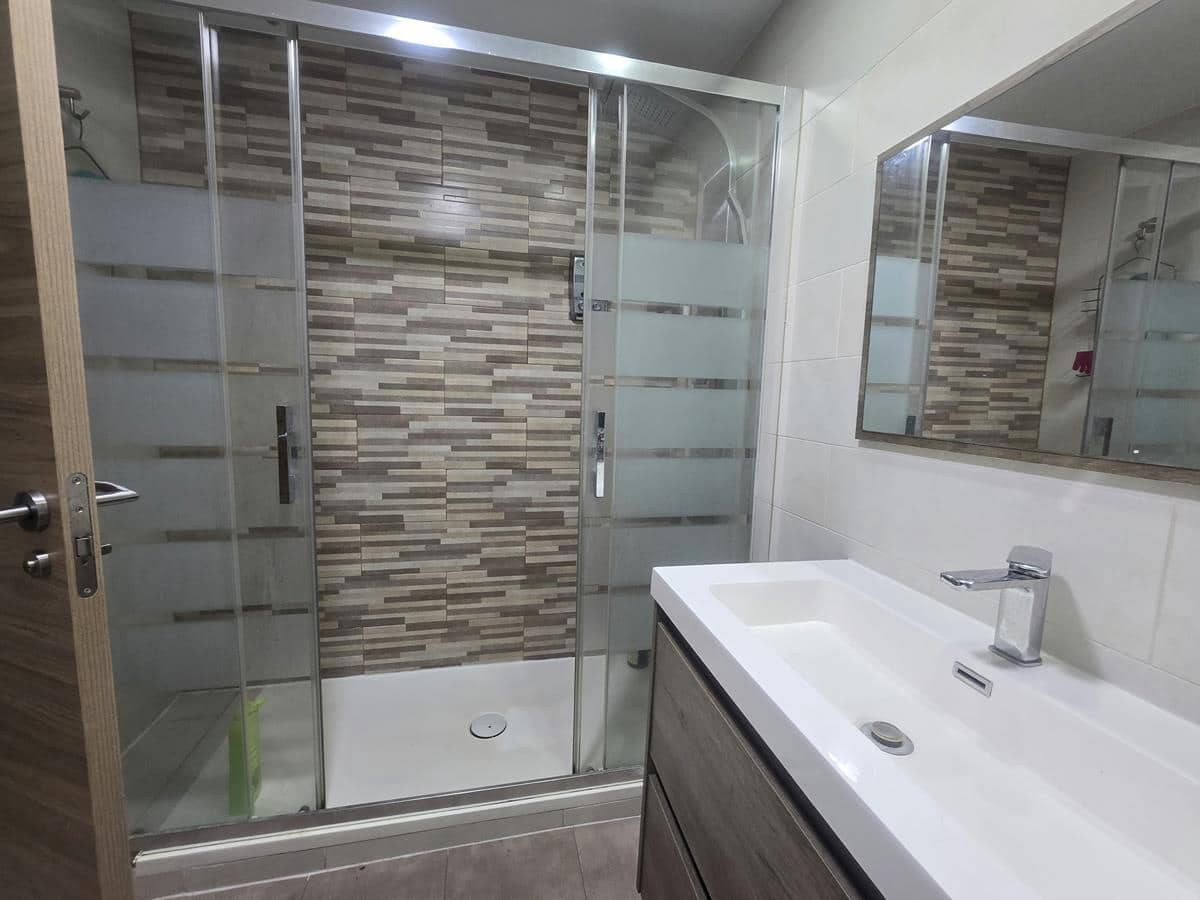 Appartement de 3 chambres à louer à Malaga ville avec garage - 1 300 € (Ref: 9928312)