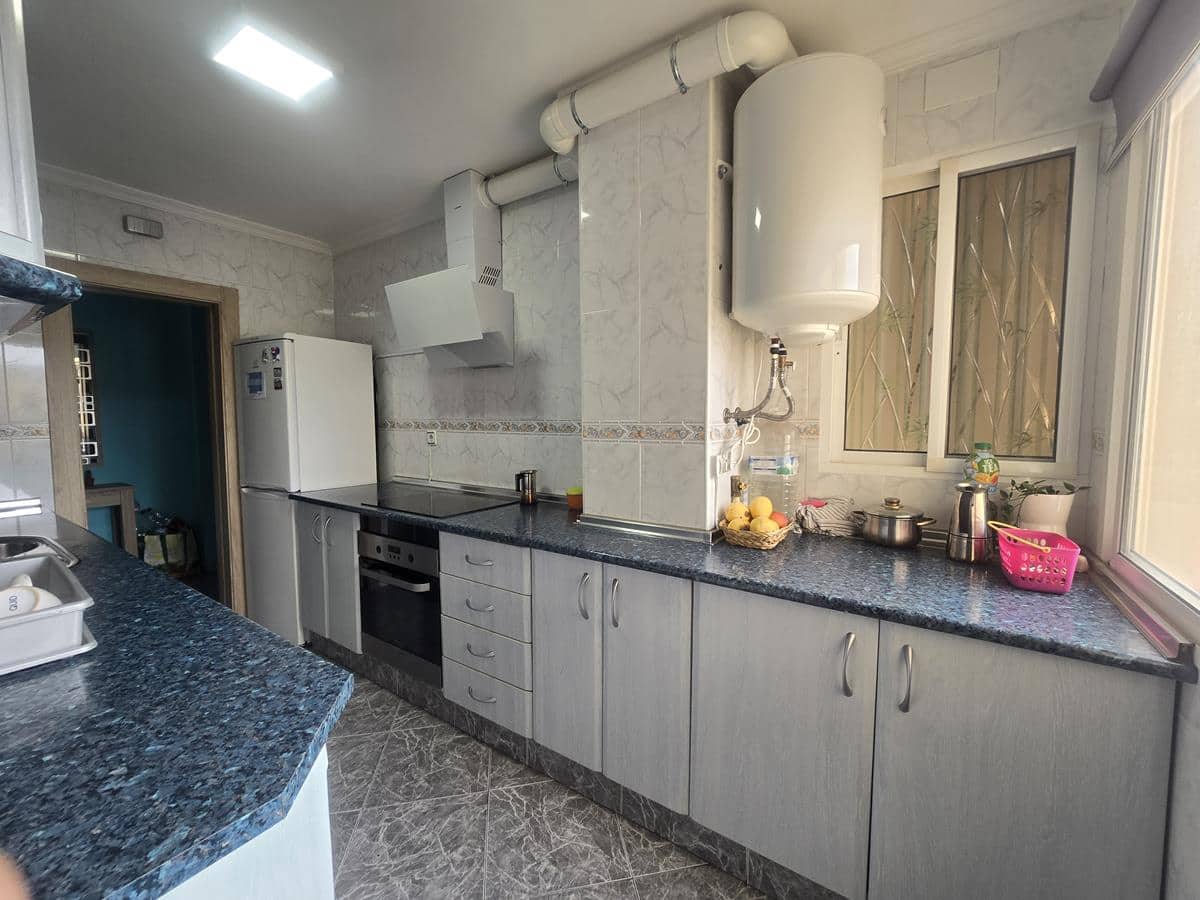 Appartement de 3 chambres à louer à Malaga ville avec garage - 1 300 € (Ref: 9928312)
