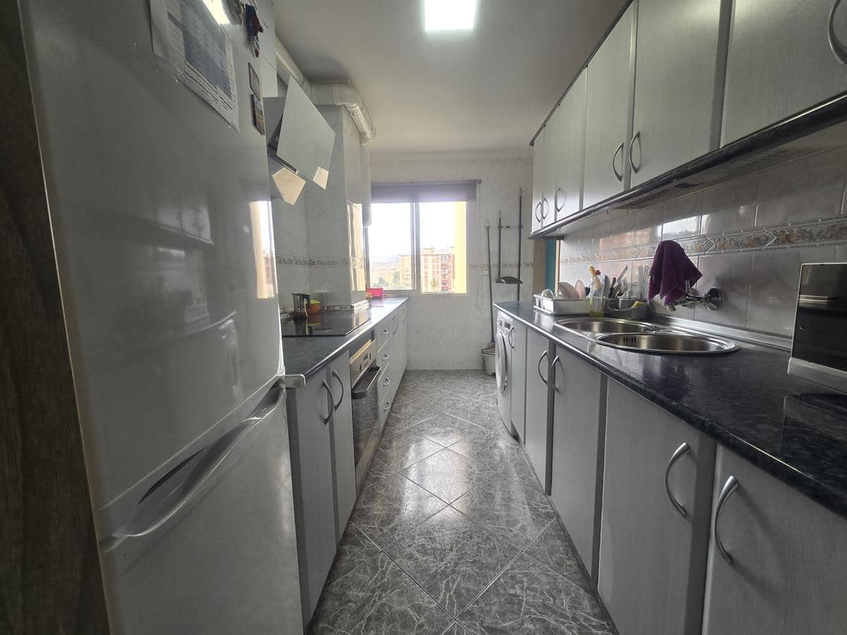 Appartement de 3 chambres à louer à Malaga ville avec garage - 1 300 € (Ref: 9928312)