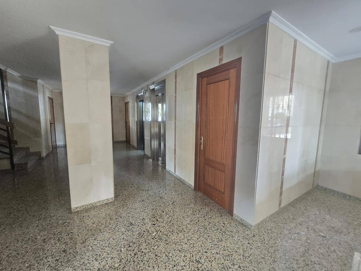 Appartement de 3 chambres à louer à Malaga ville avec garage - 1 300 € (Ref: 9928312)