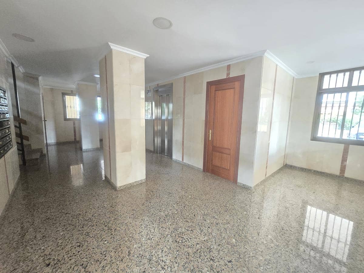 Appartement de 3 chambres à louer à Malaga ville avec garage - 1 300 € (Ref: 9928312)
