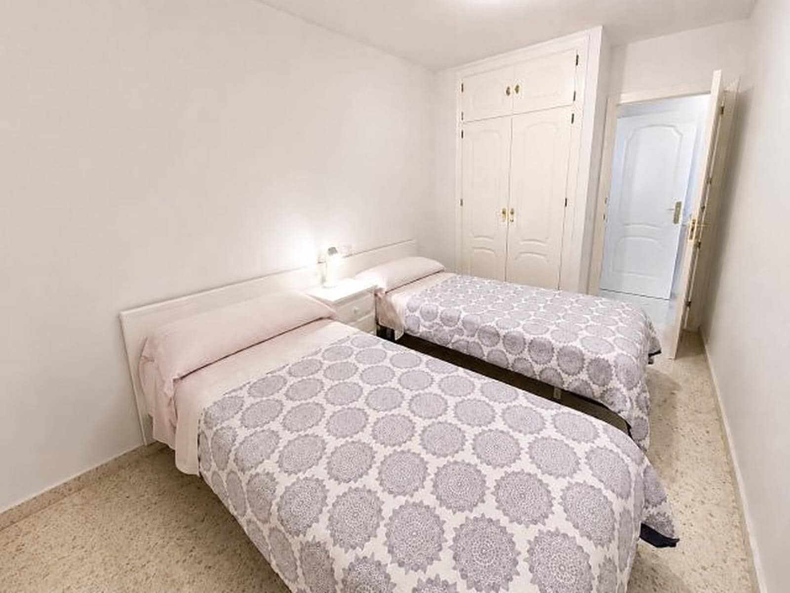 2 slaapkamer Flat te koop in San Luis de Sabinillas met zwembad garage - € 230.000 (Ref: 9941253)