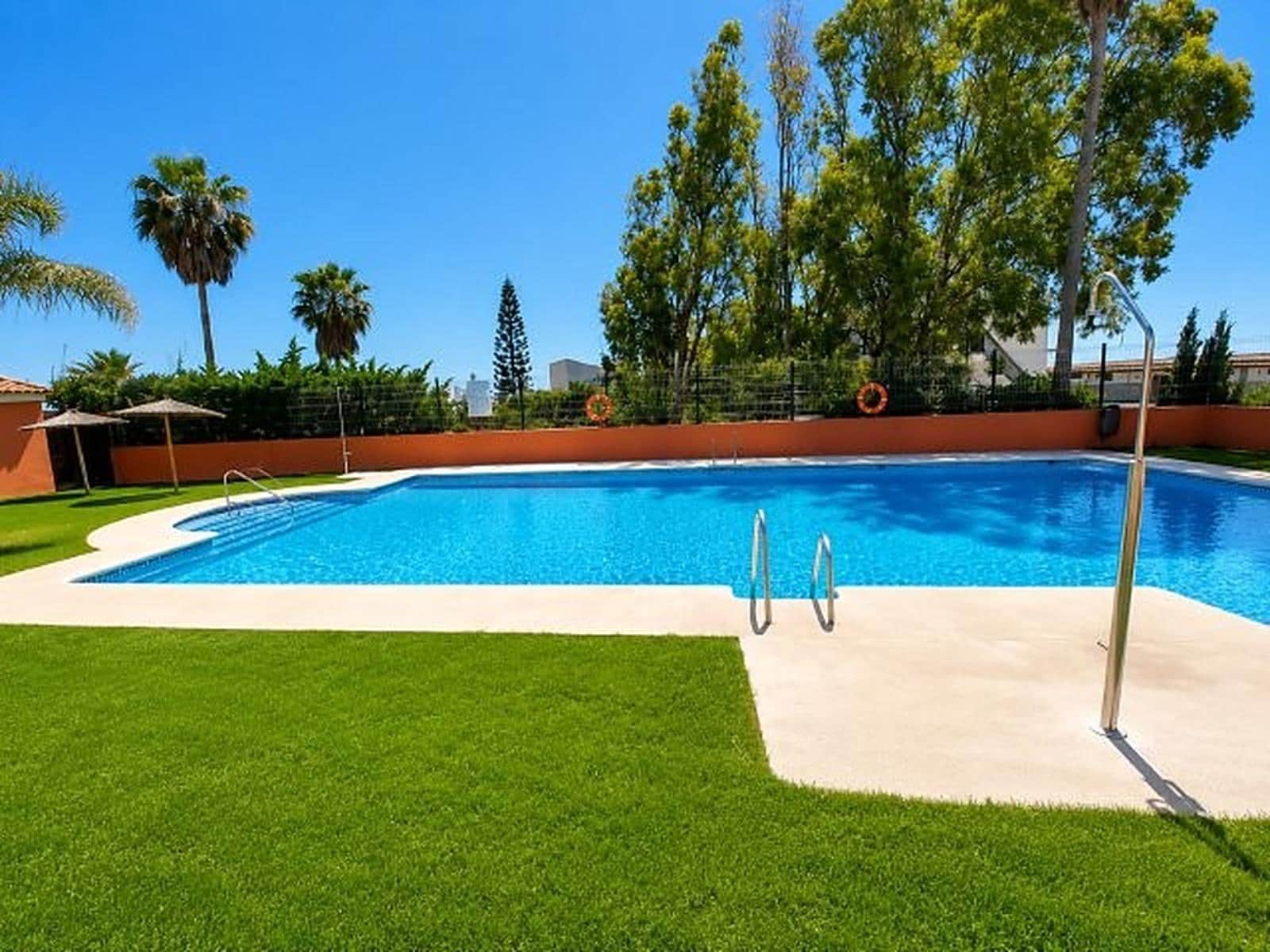 2 slaapkamer Flat te koop in San Luis de Sabinillas met zwembad garage - € 230.000 (Ref: 9941253)