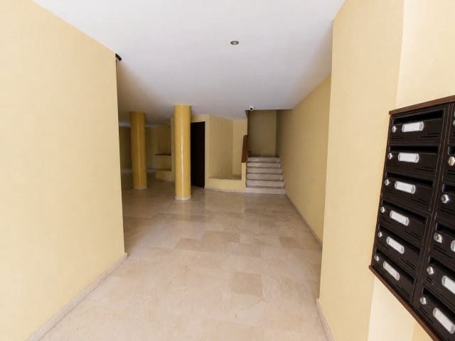 1 makuuhuone Asunto vuokrattavana paikassa San Luis de Sabinillas mukana uima-altaan 
autotalli - 950 € (Ref: 9950725)