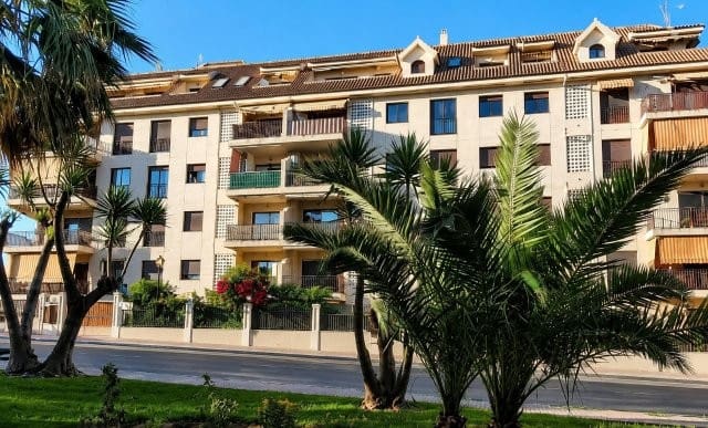 1 makuuhuone Asunto vuokrattavana paikassa San Luis de Sabinillas mukana uima-altaan 
autotalli - 950 € (Ref: 9950725)
