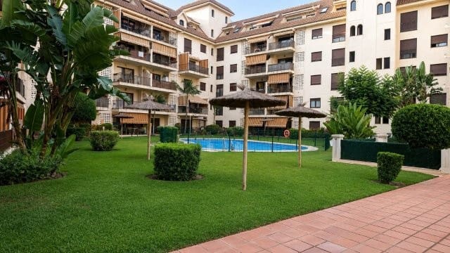 1 makuuhuone Asunto vuokrattavana paikassa San Luis de Sabinillas mukana uima-altaan 
autotalli - 950 € (Ref: 9950725)