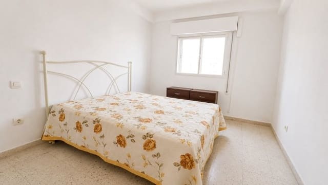 3 bedroom Flat for sale in Carlos Haya, Málaga city - € 243,000 (Ref: 9971703)