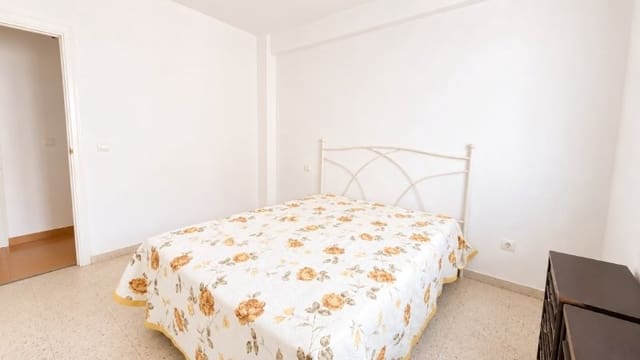 3 bedroom Flat for sale in Carlos Haya, Málaga city - € 243,000 (Ref: 9971703)