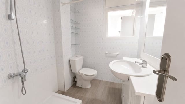3 bedroom Flat for sale in Carlos Haya, Málaga city - € 243,000 (Ref: 9971703)