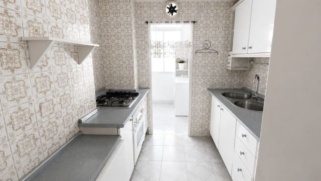 3 bedroom Flat for sale in Carlos Haya, Málaga city - € 243,000 (Ref: 9971703)
