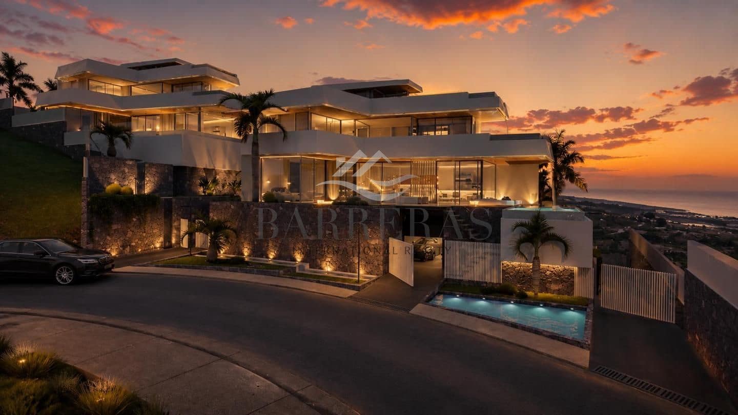 3 quarto Moradia para venda em Guia de Isora com piscina garagem - 3 100 000 € (Ref: 10088663)