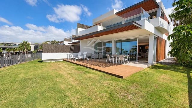 2 makuuhuone Asunto myytävänä paikassa Playa San Juan, Guía de Isora mukana uima-altaan 
autotalli - 1 125 000 € (Ref: 10154094)