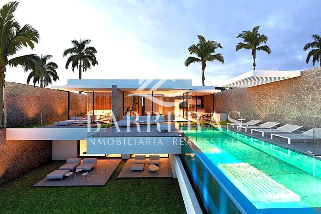 4 bedroom Villa for sale in Costa Adeje with pool - € 2,700,000 (Ref: 7677244)
