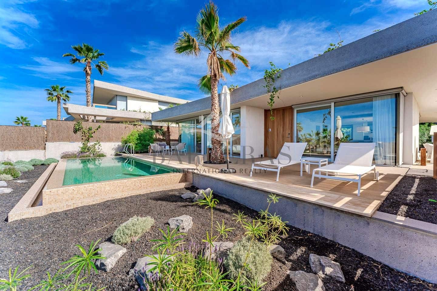 3 soveværelse Villa til salg i Piedra Hincada med swimmingpool - € 1.970.000 (Ref: 8167345)