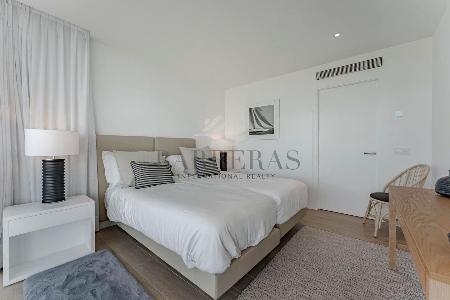 3 soveværelse Villa til salg i Piedra Hincada med swimmingpool - € 1.970.000 (Ref: 8167345)