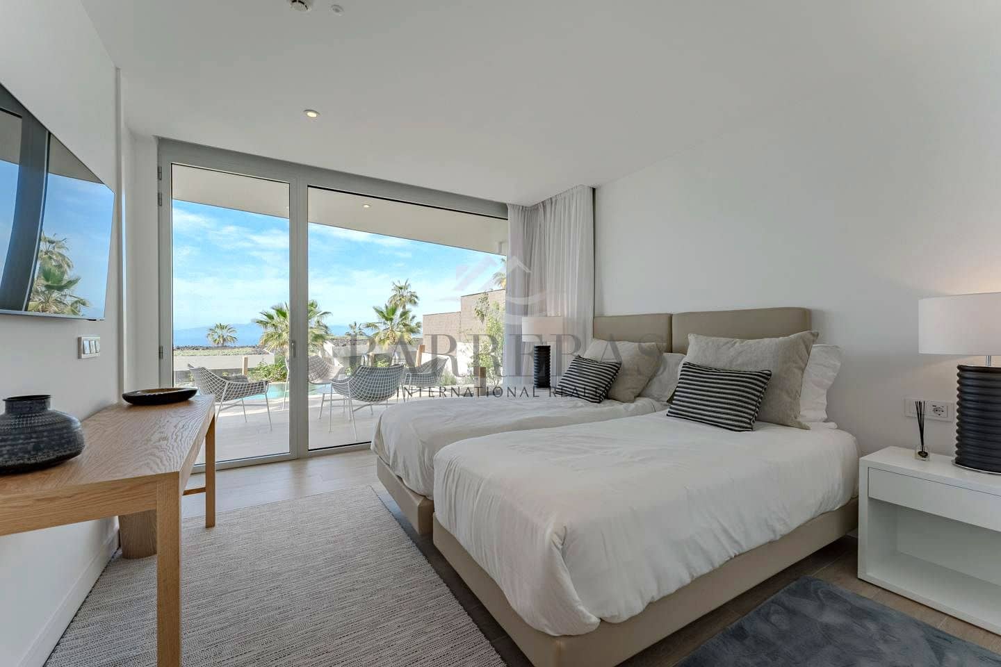 3 soveværelse Villa til salg i Piedra Hincada med swimmingpool - € 1.970.000 (Ref: 8167345)