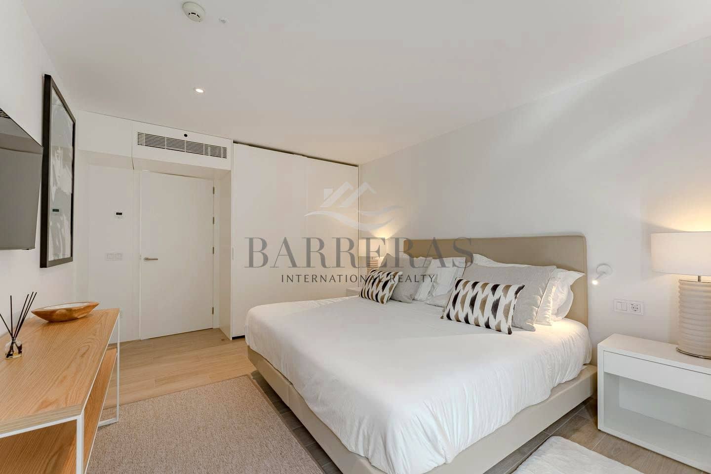 3 soveværelse Villa til salg i Piedra Hincada med swimmingpool - € 1.970.000 (Ref: 8167345)