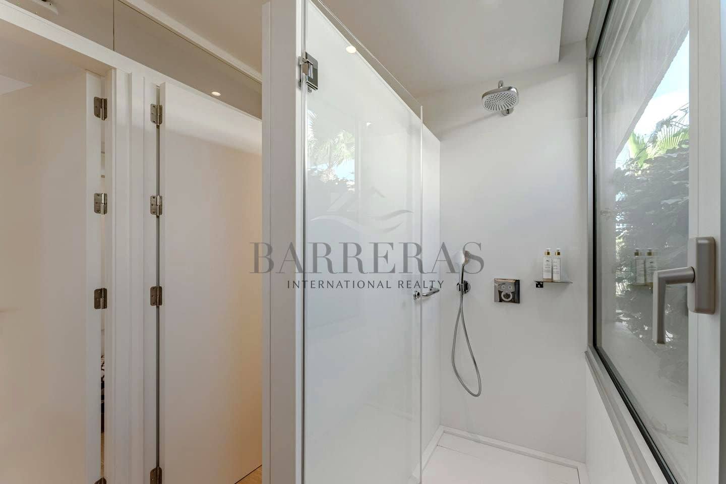 3 soveværelse Villa til salg i Piedra Hincada med swimmingpool - € 1.970.000 (Ref: 8167345)