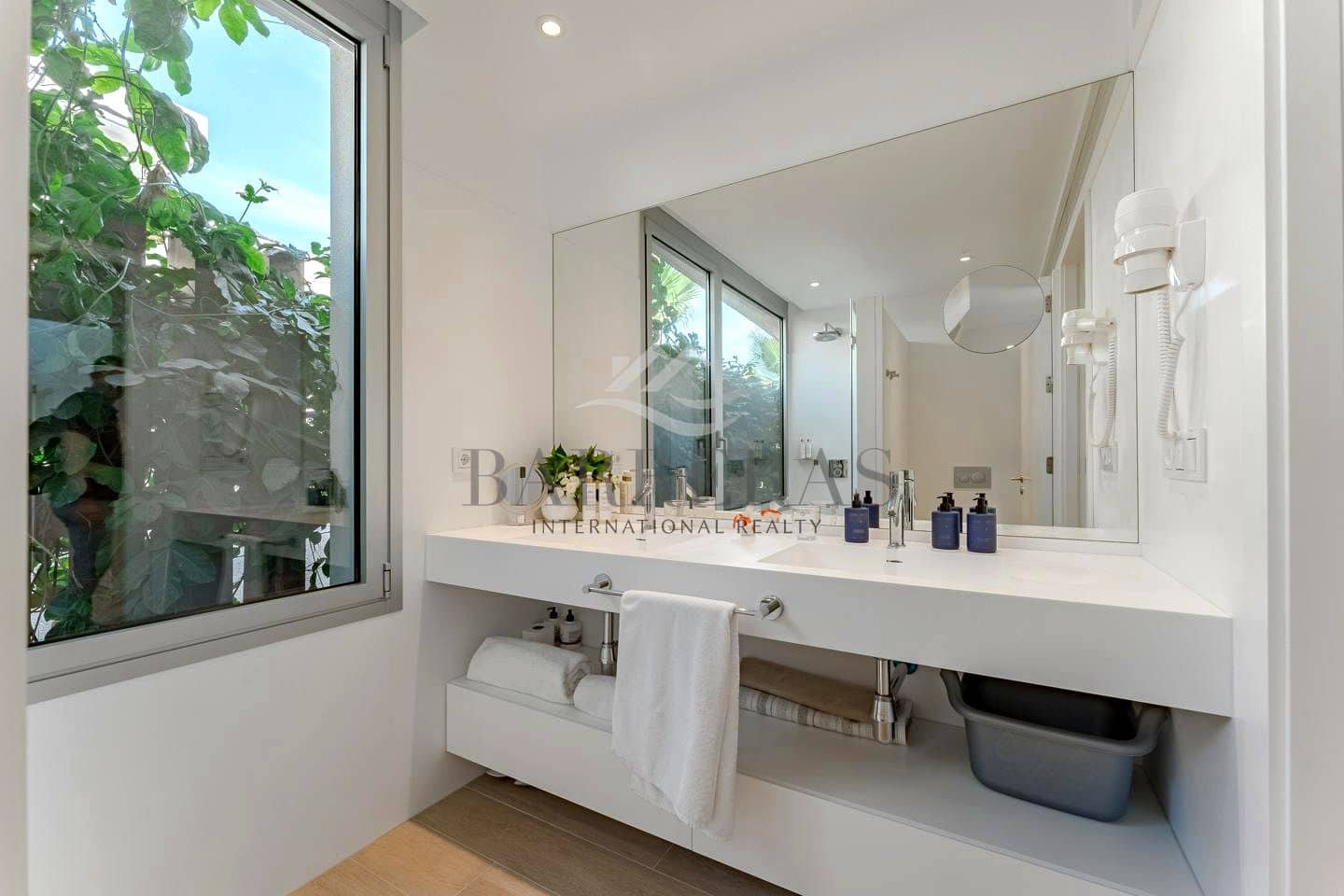 3 soveværelse Villa til salg i Piedra Hincada med swimmingpool - € 1.970.000 (Ref: 8167345)