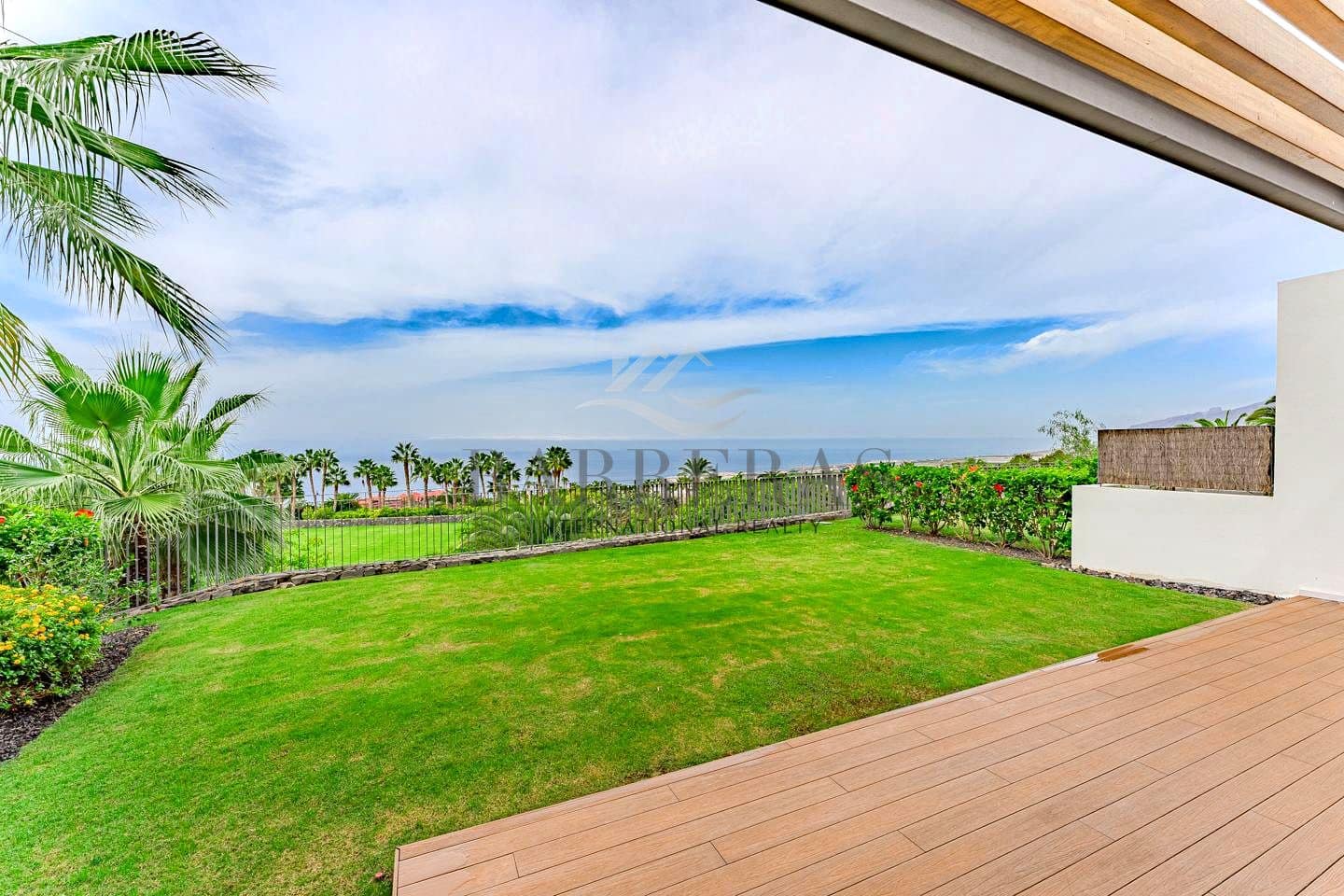 2 soveværelse Lejlighed til salg i Guia de Isora med swimmingpool garage - € 980.000 (Ref: 8167351)