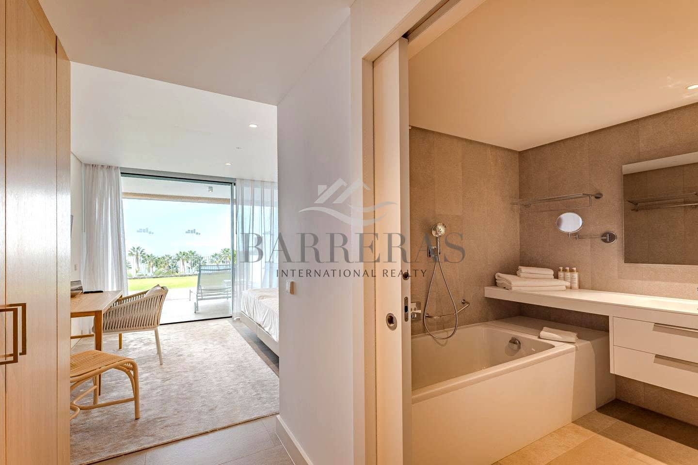 2 soveværelse Lejlighed til salg i Guia de Isora med swimmingpool garage - € 980.000 (Ref: 8167351)