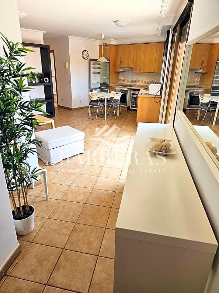 2 slaapkamer Flat te huur in Granadilla de Abona met zwembad garage - € 1.500 (Ref: 8350055)