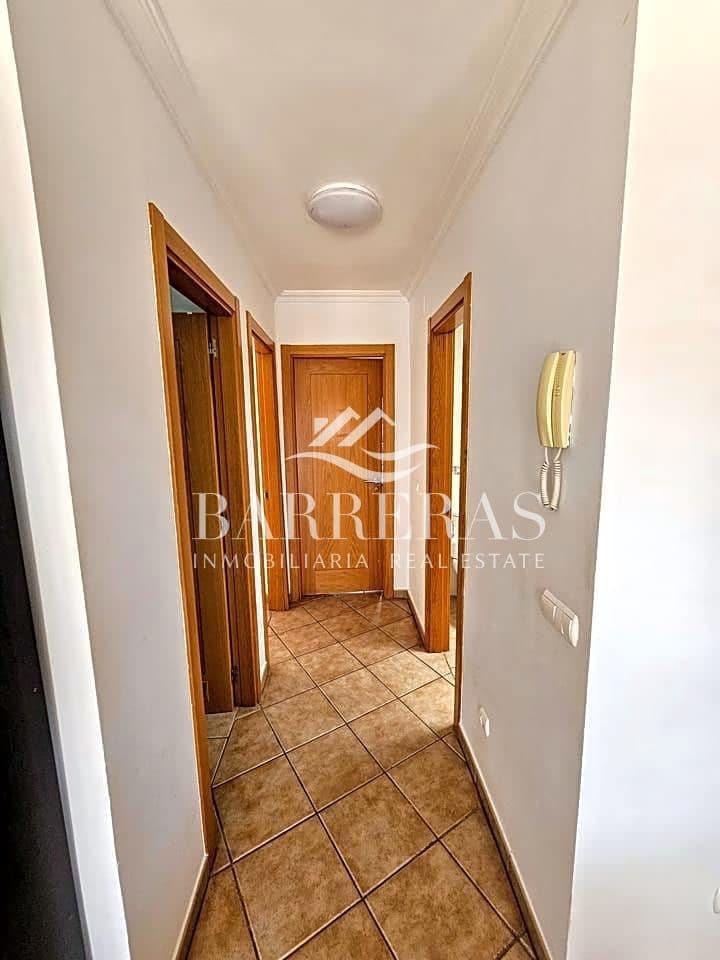 2 slaapkamer Flat te huur in Granadilla de Abona met zwembad garage - € 1.500 (Ref: 8350055)