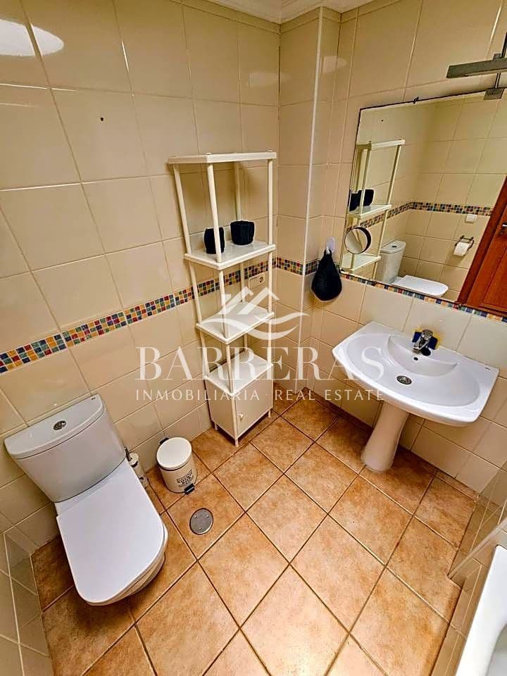 2 slaapkamer Flat te huur in Granadilla de Abona met zwembad garage - € 1.500 (Ref: 8350055)