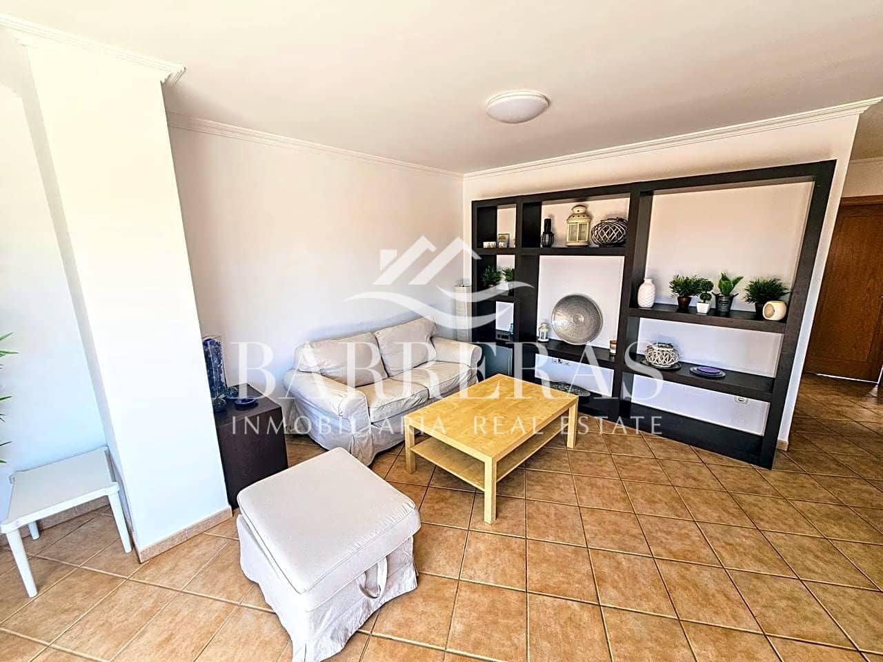 2 slaapkamer Flat te huur in Granadilla de Abona met zwembad garage - € 1.500 (Ref: 8350055)