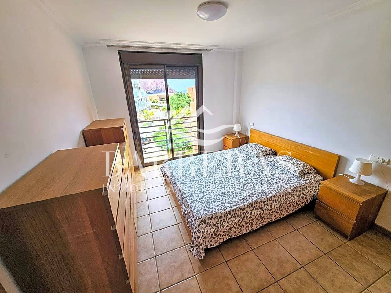 2 slaapkamer Flat te huur in Granadilla de Abona met zwembad garage - € 1.500 (Ref: 8350055)