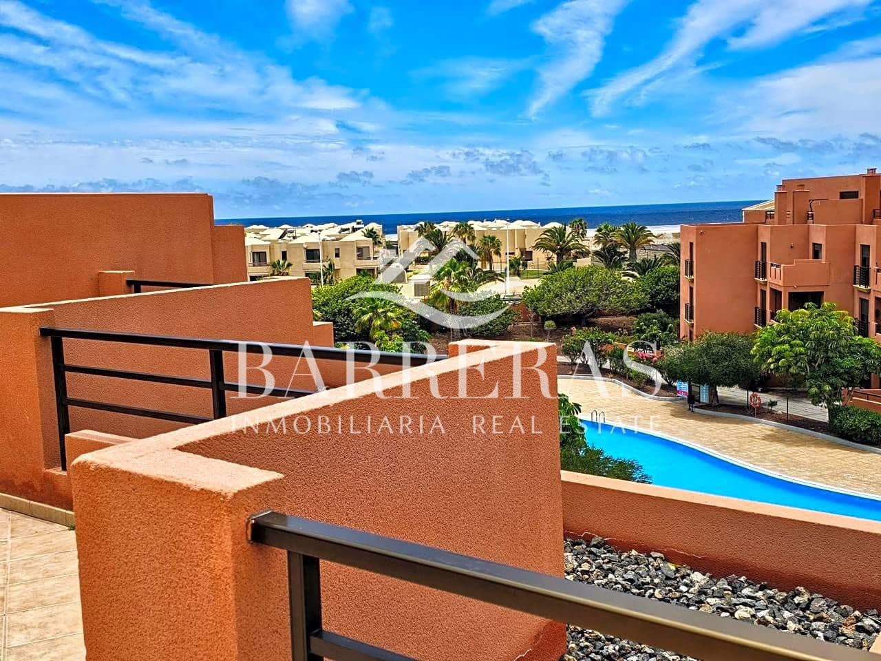 2 slaapkamer Flat te huur in Granadilla de Abona met zwembad garage - € 1.500 (Ref: 8350055)