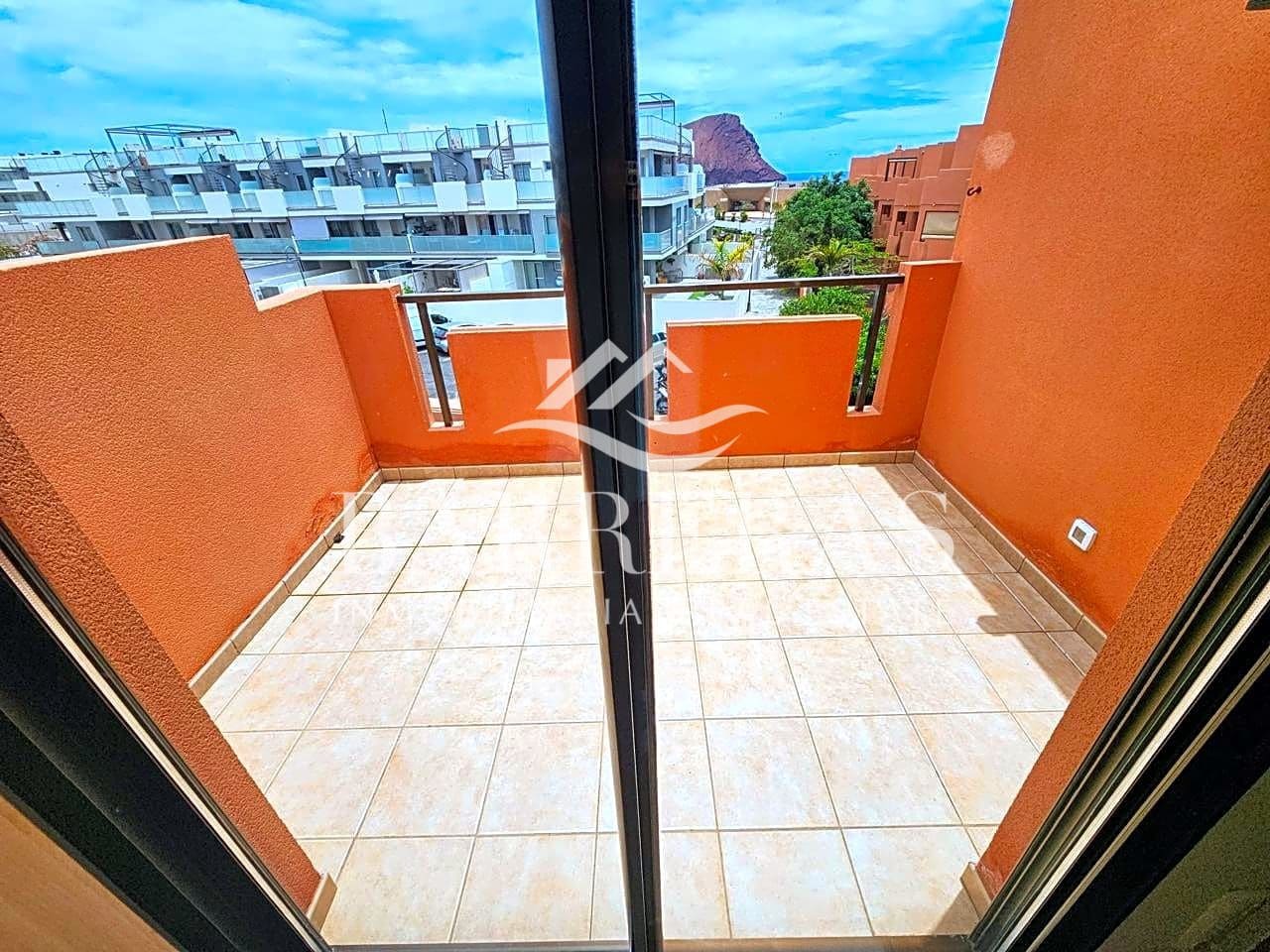 2 slaapkamer Flat te huur in Granadilla de Abona met zwembad garage - € 1.500 (Ref: 8350055)
