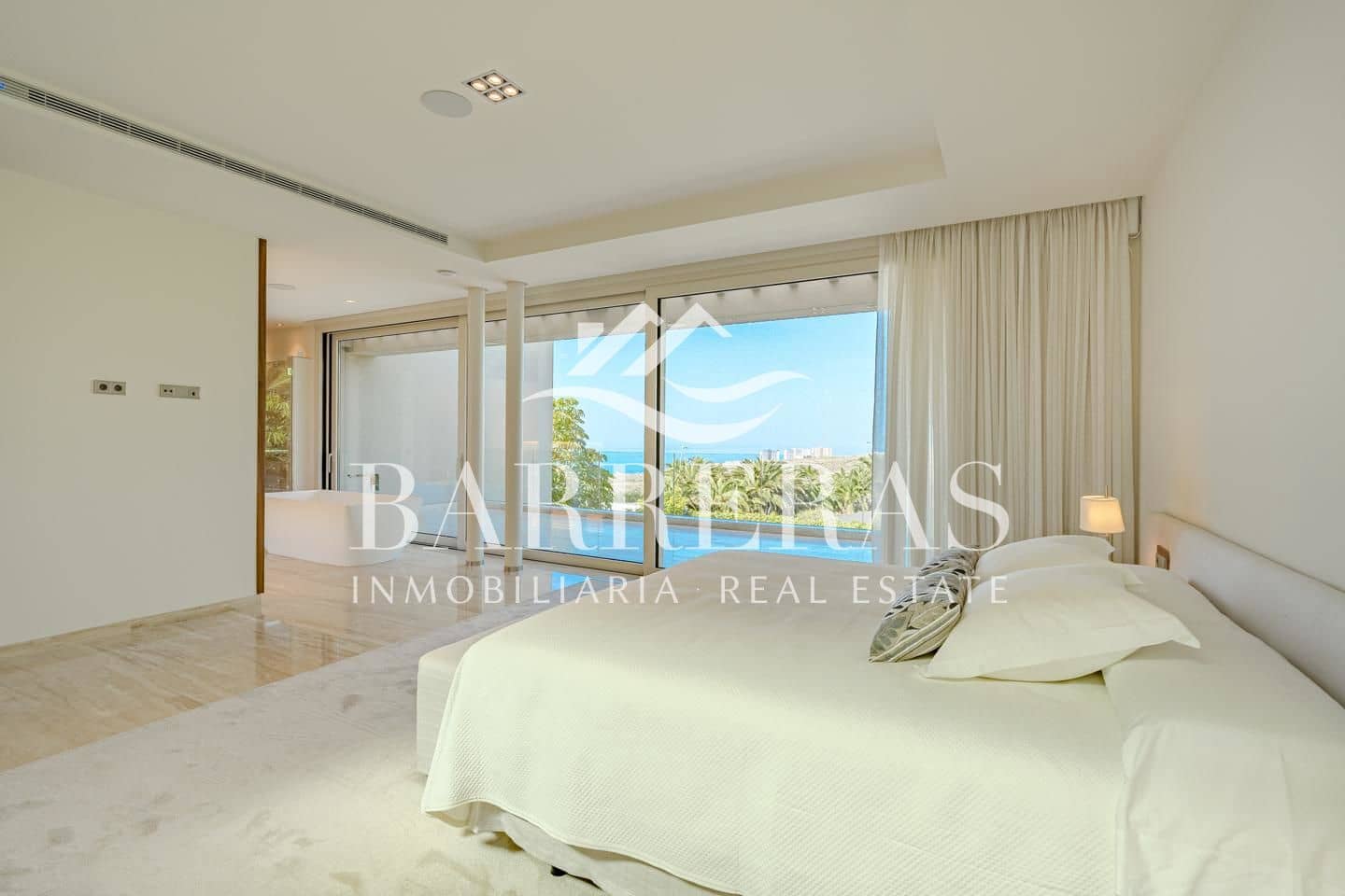 5 soveværelse Villa til salg i La Caleta Adeje med swimmingpool - € 3.700.000 (Ref: 8422575)