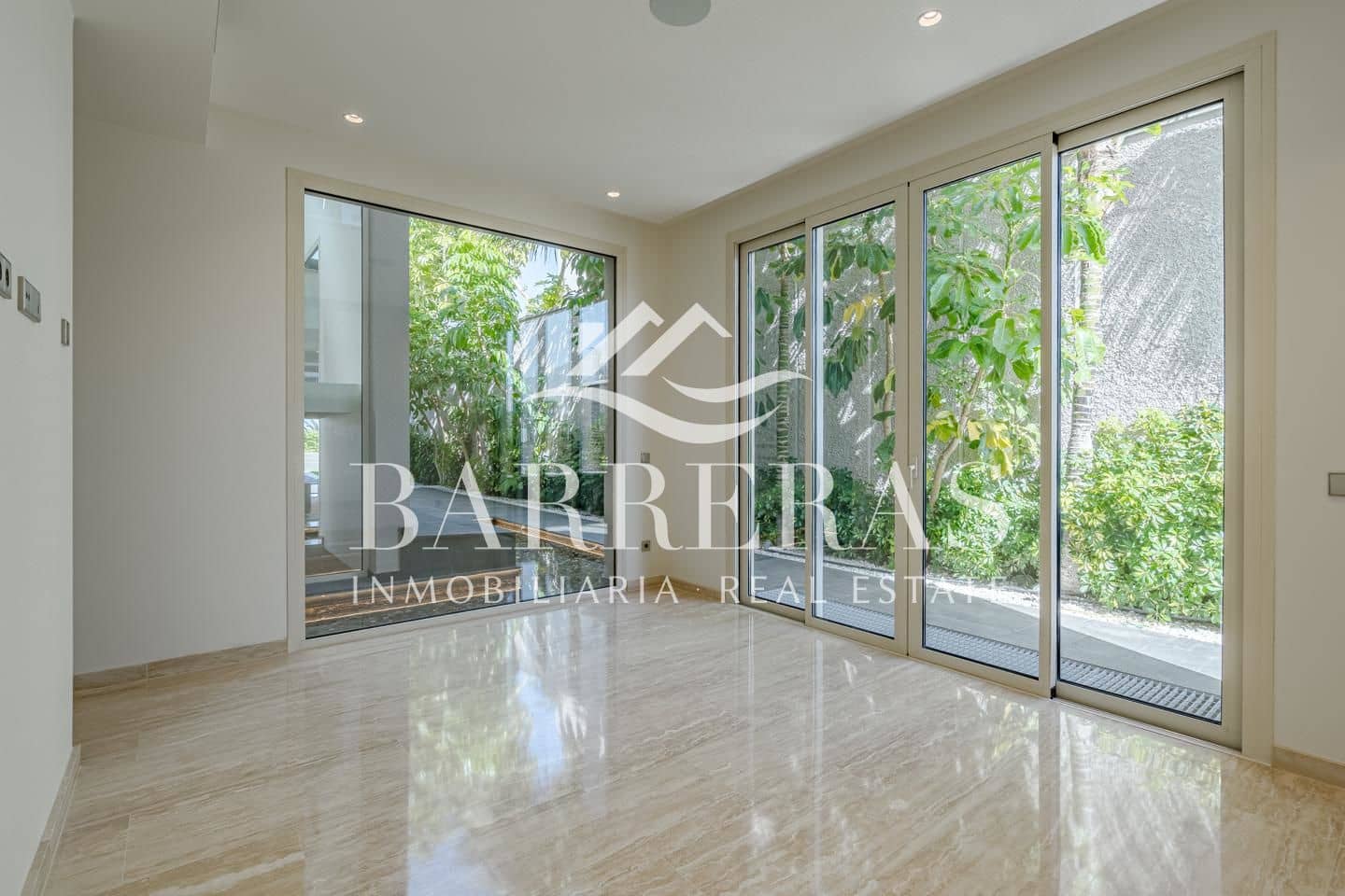 5 soveværelse Villa til salg i La Caleta Adeje med swimmingpool - € 3.700.000 (Ref: 8422575)